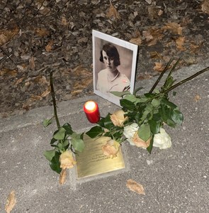 Foto_Steinsetzungsfeier_Elfriede Knasmüller.JPG